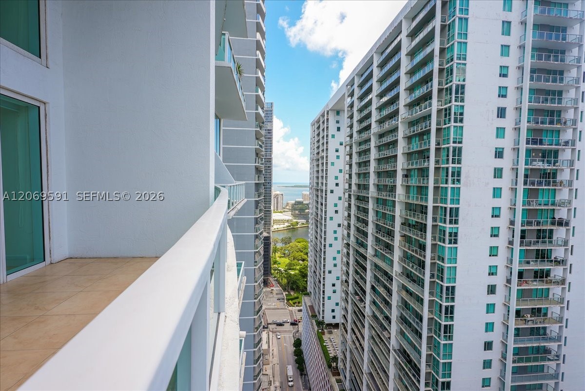 image Brickell on the River South15