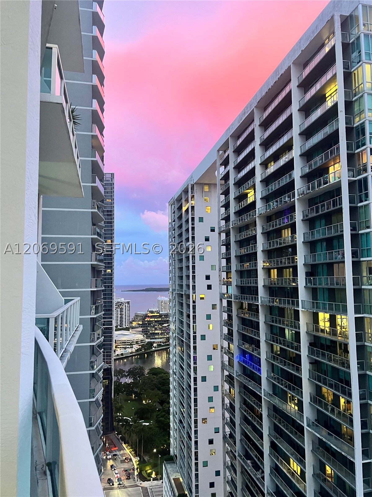 image Brickell on the River South16