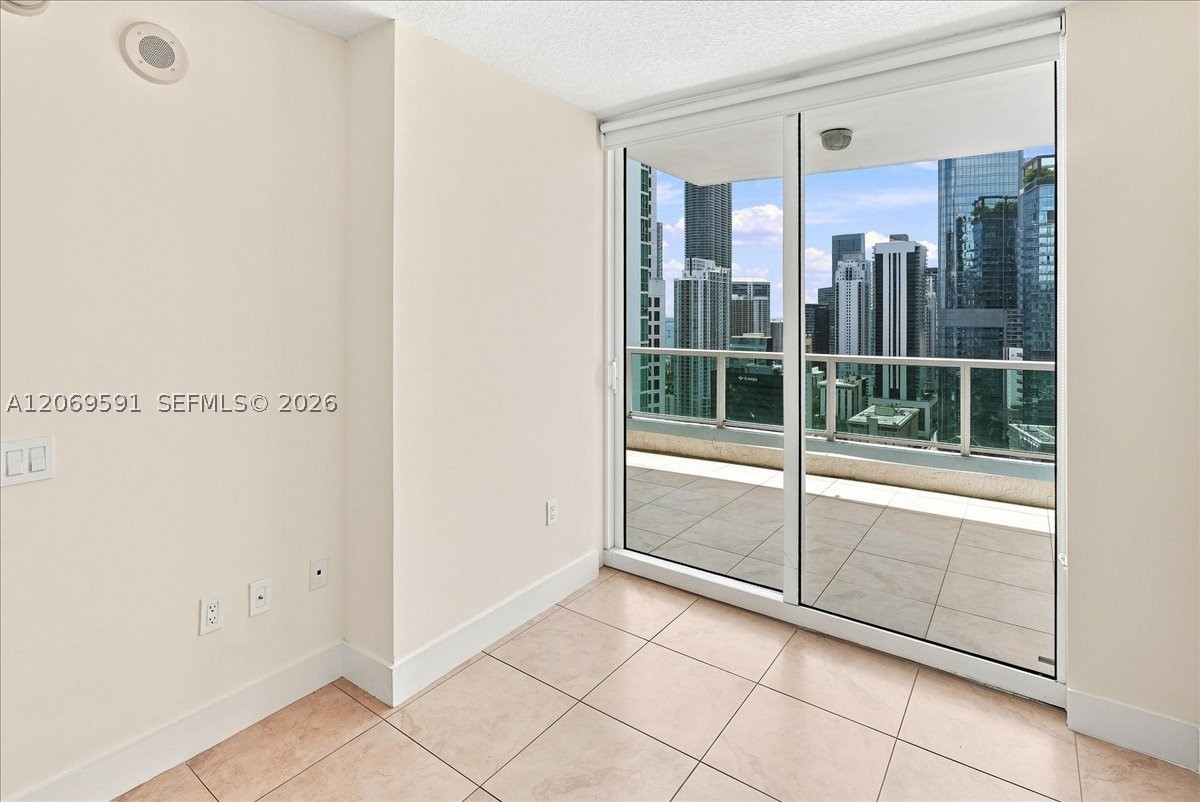 image Brickell on the River South18