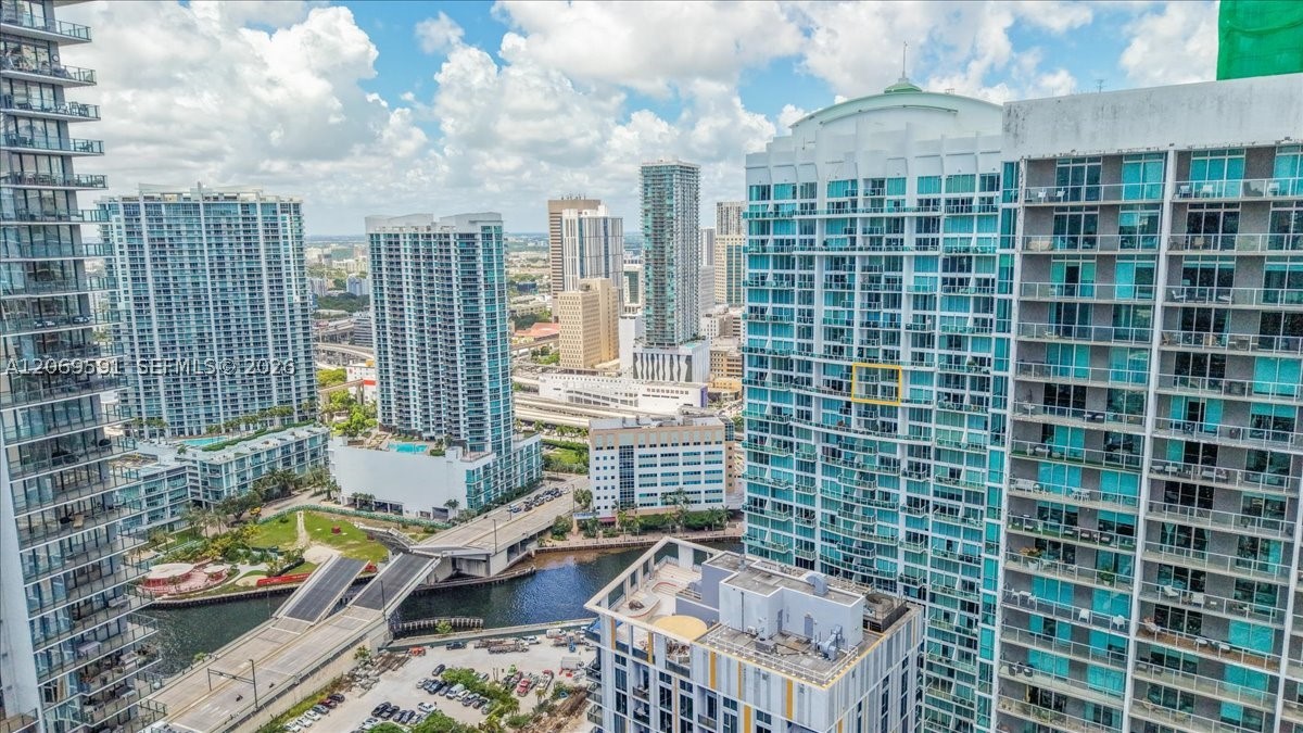 image Brickell on the River South43