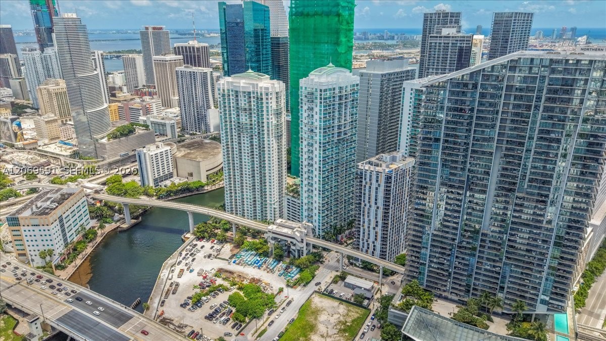 image Brickell on the River South44