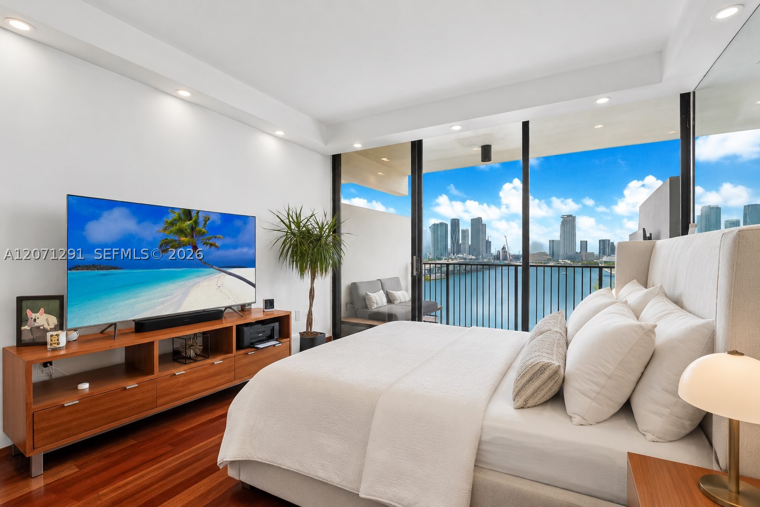 image 1000 Venetian Way10