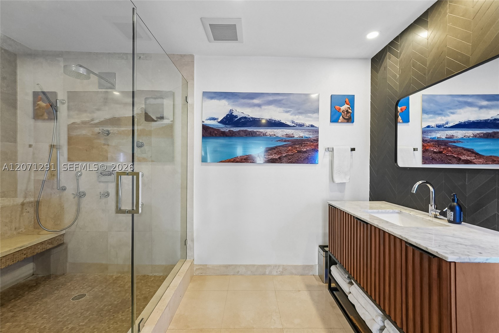 image 1000 Venetian Way11