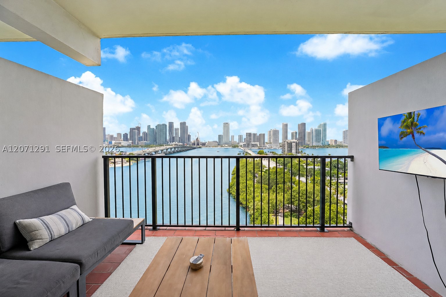 image 1000 Venetian Way14