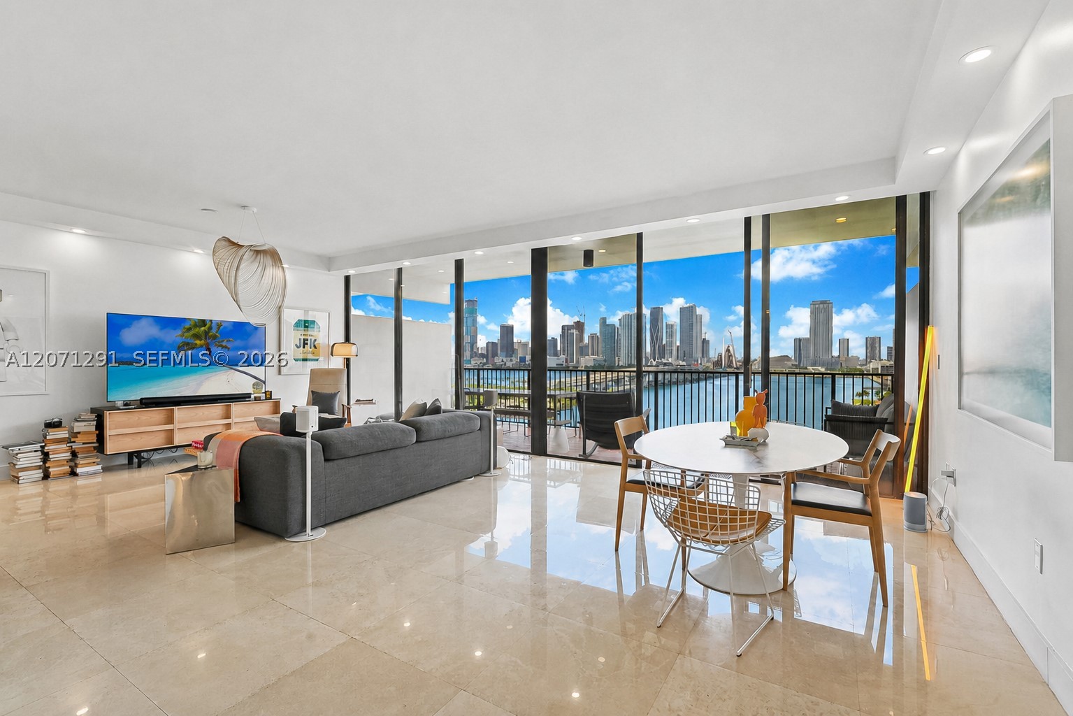 image 1000 Venetian Way1