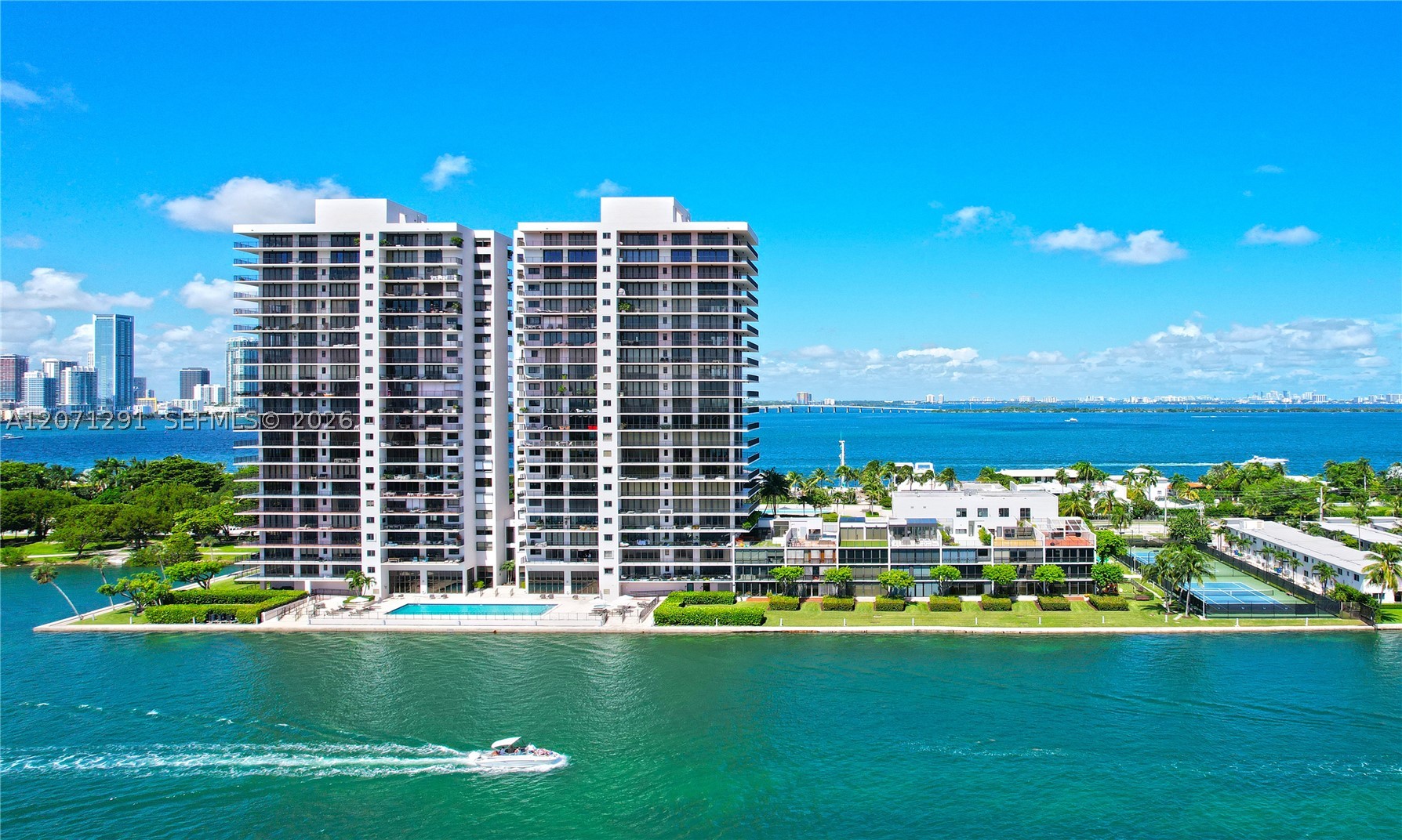 image 1000 Venetian Way28