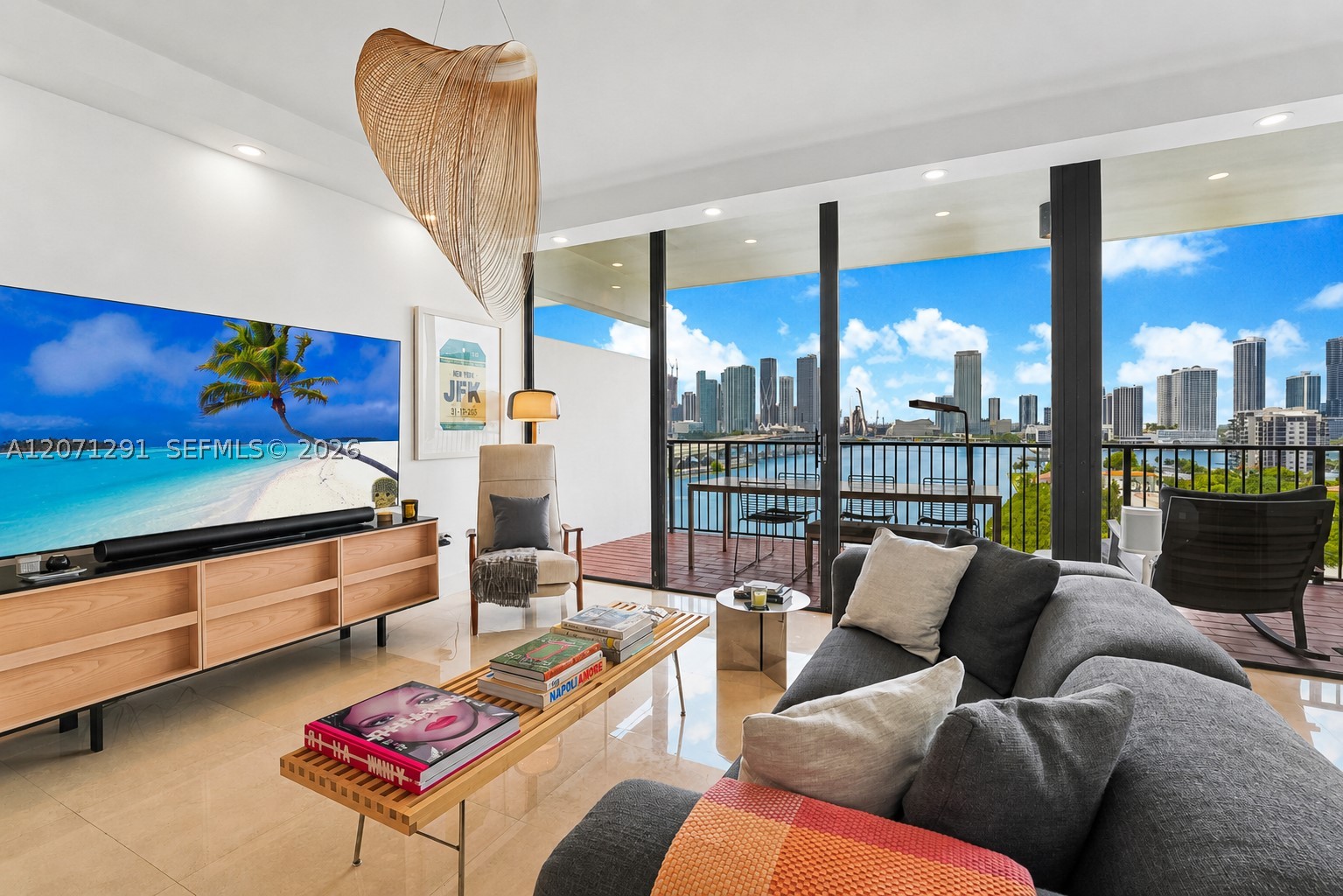 image 1000 Venetian Way3