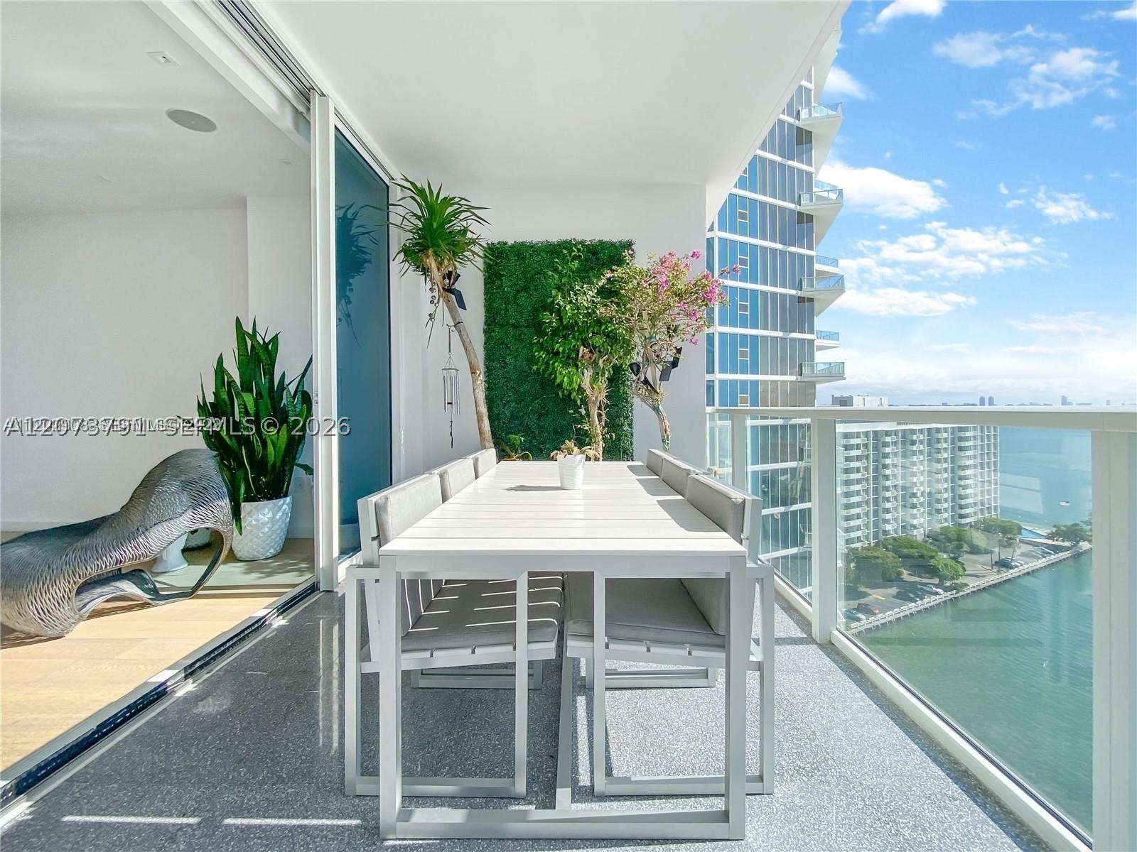 image Paramount Bay13
