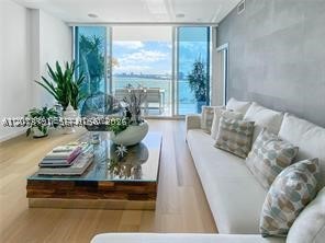image Paramount Bay1