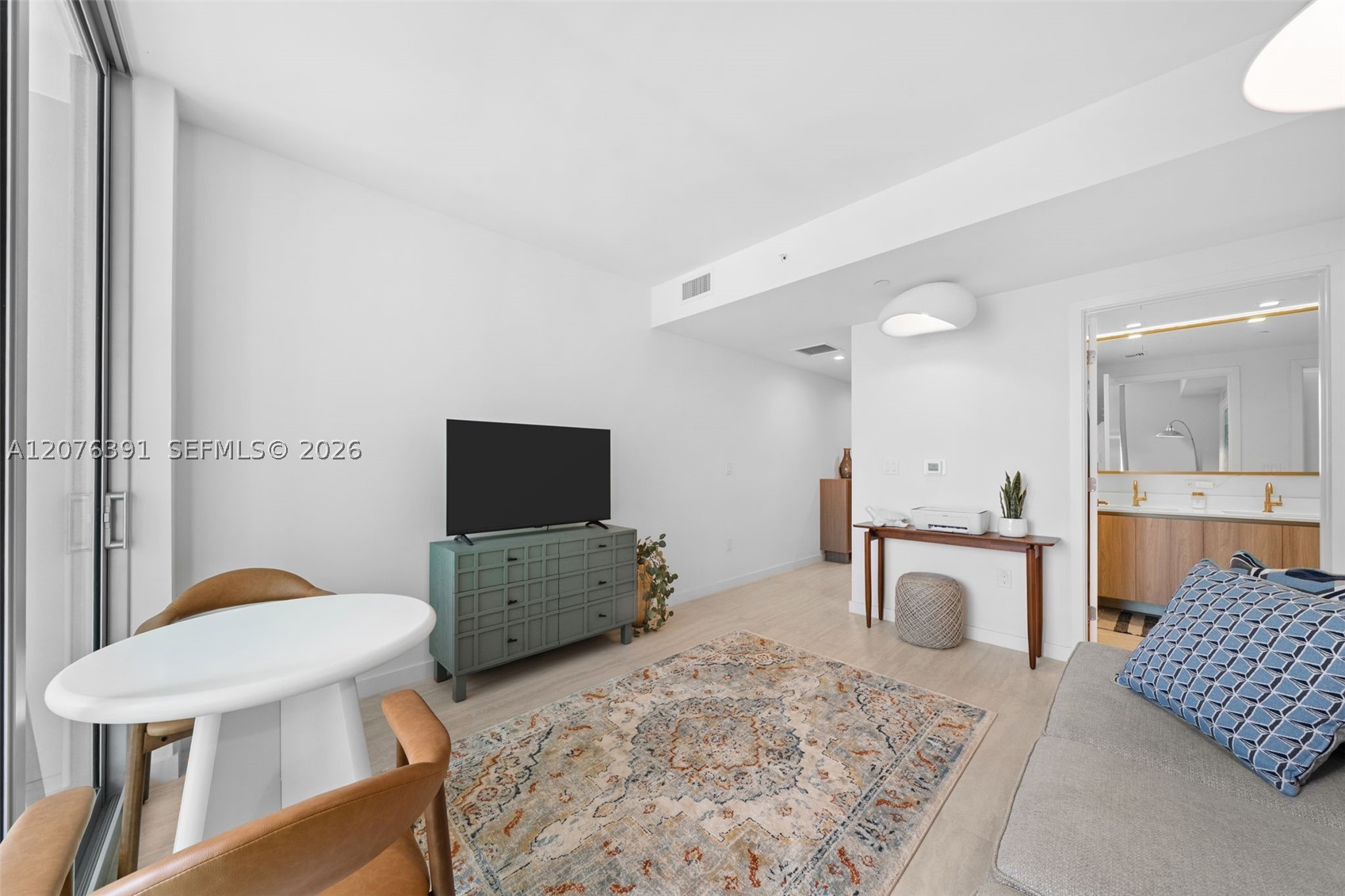 77 SE 5th St #2805 Miami, FL 33131
