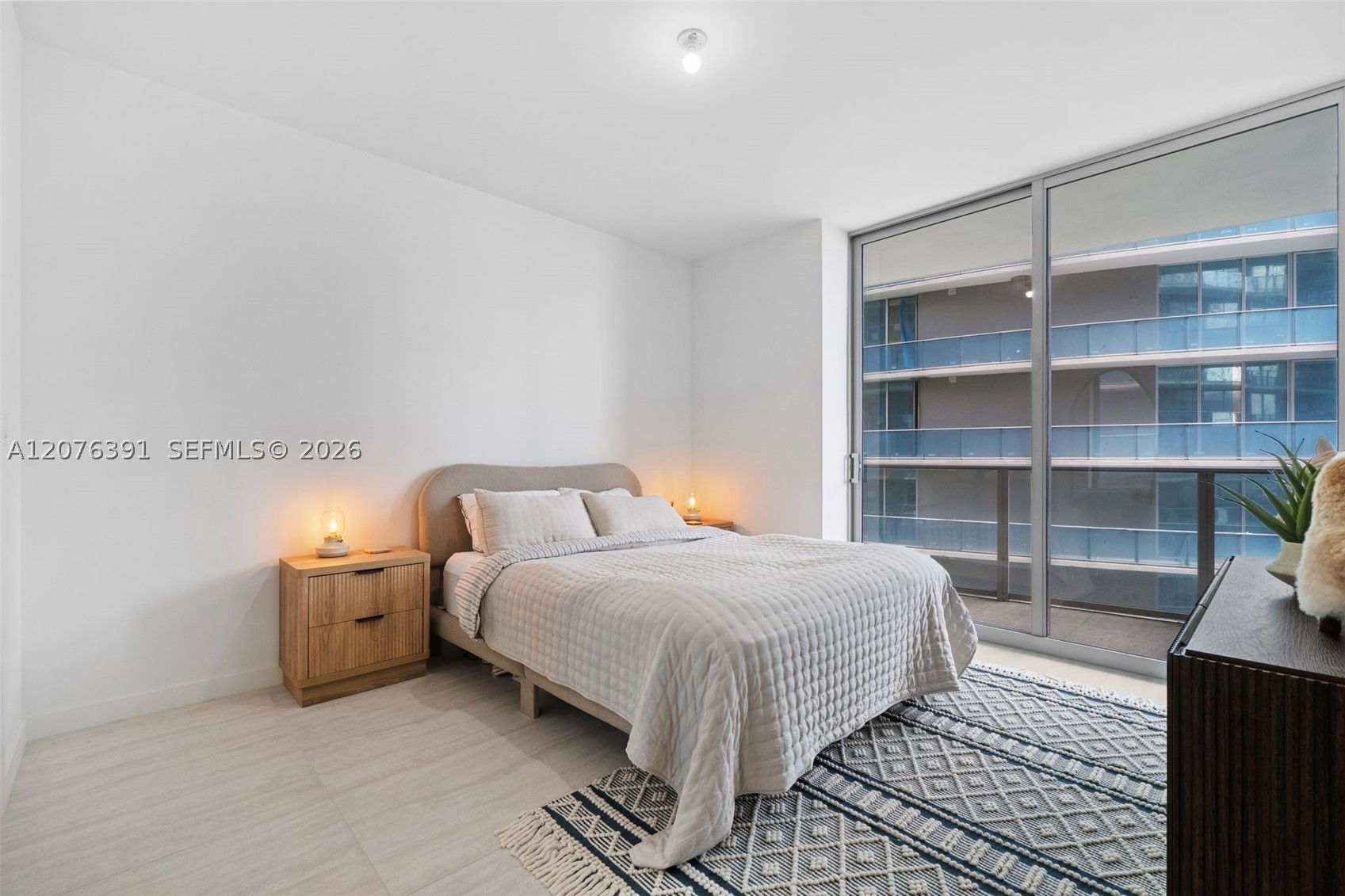 77 SE 5th St #2805 Miami, FL 33131