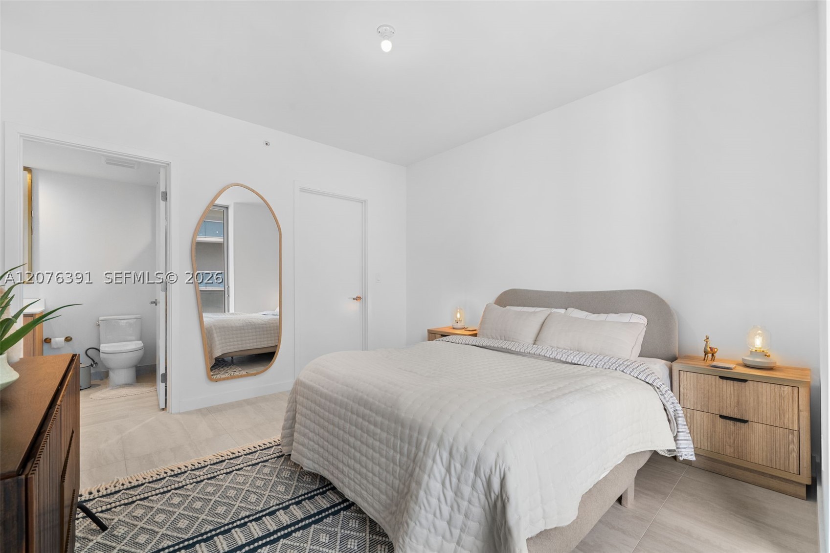 77 SE 5th St #2805 Miami, FL 33131