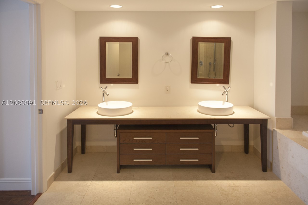 image Icon Brickell I8