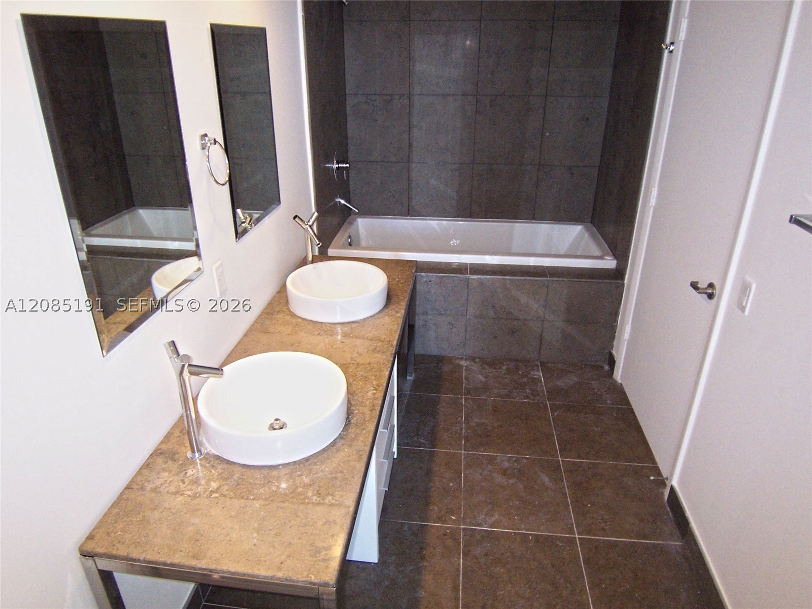 image Icon Brickell11