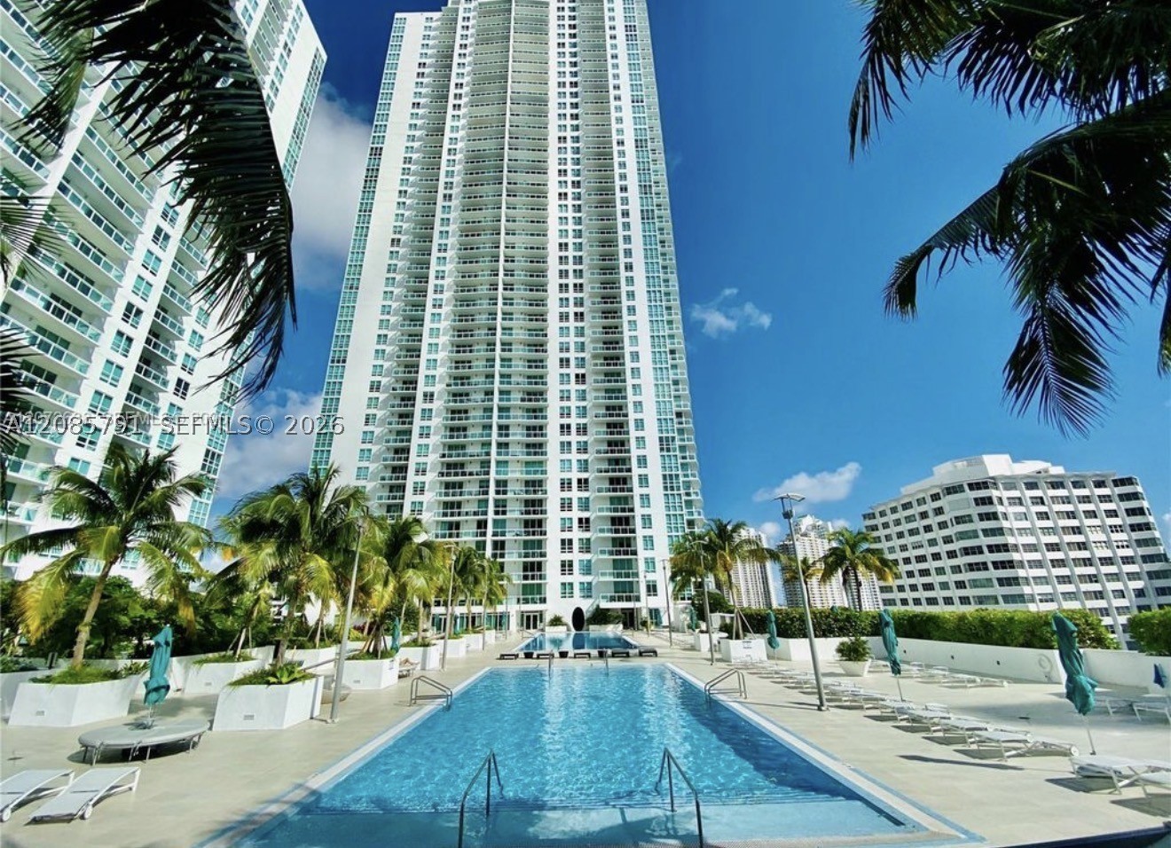 950 Brickell Bay Dr #3909