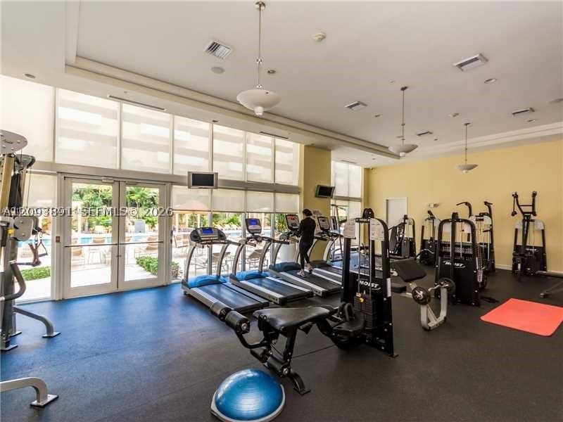 image The Venture at Aventura25