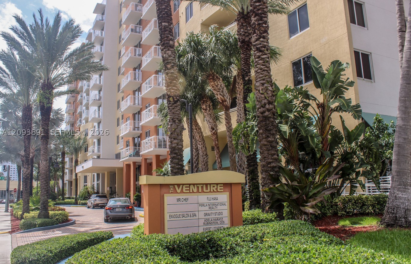 image The Venture at Aventura27