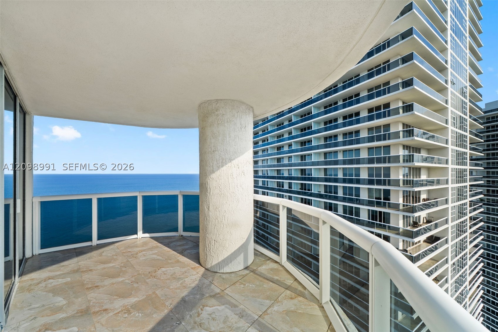 image Beach Club 325