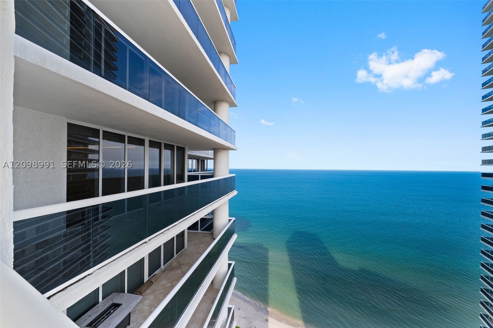 image Beach Club 326
