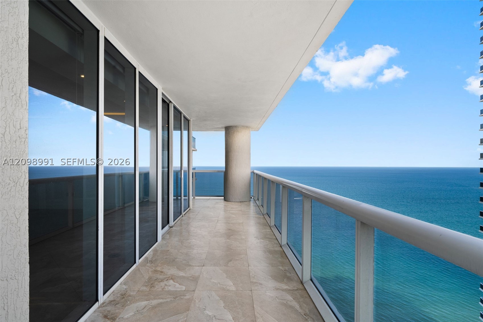 image Beach Club 327