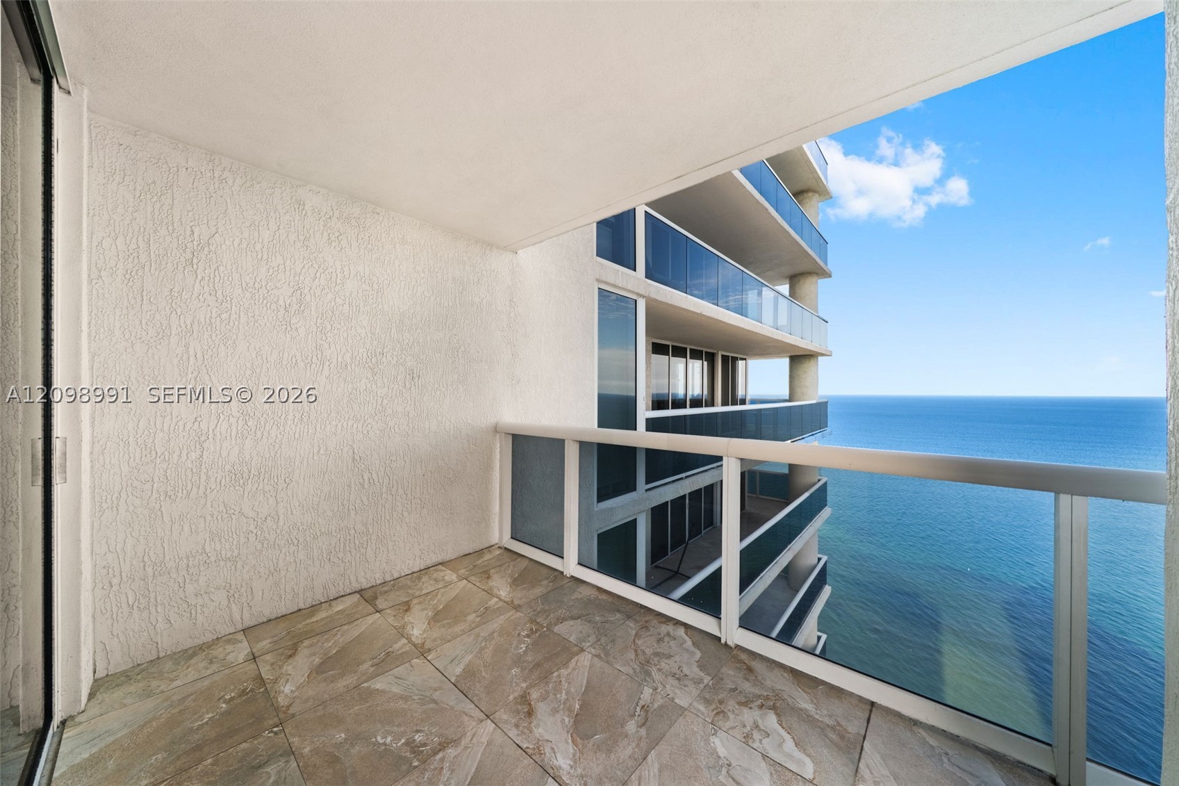 image Beach Club 335