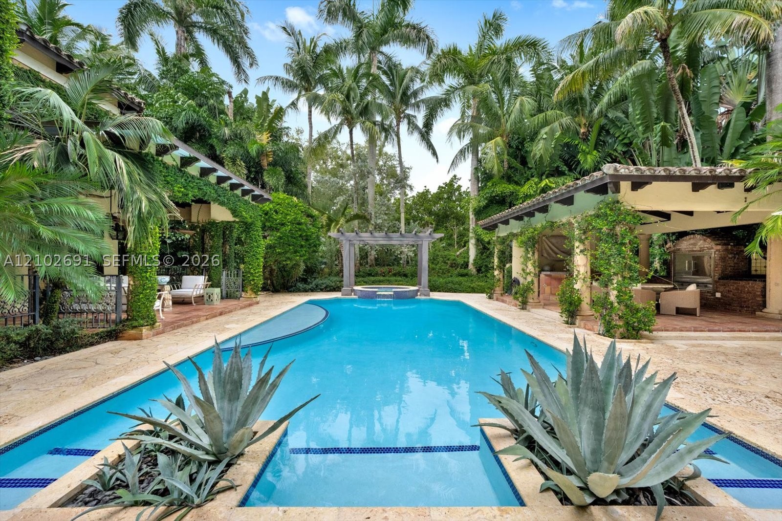 5746 SW 100th St Pinecrest, FL 33156
