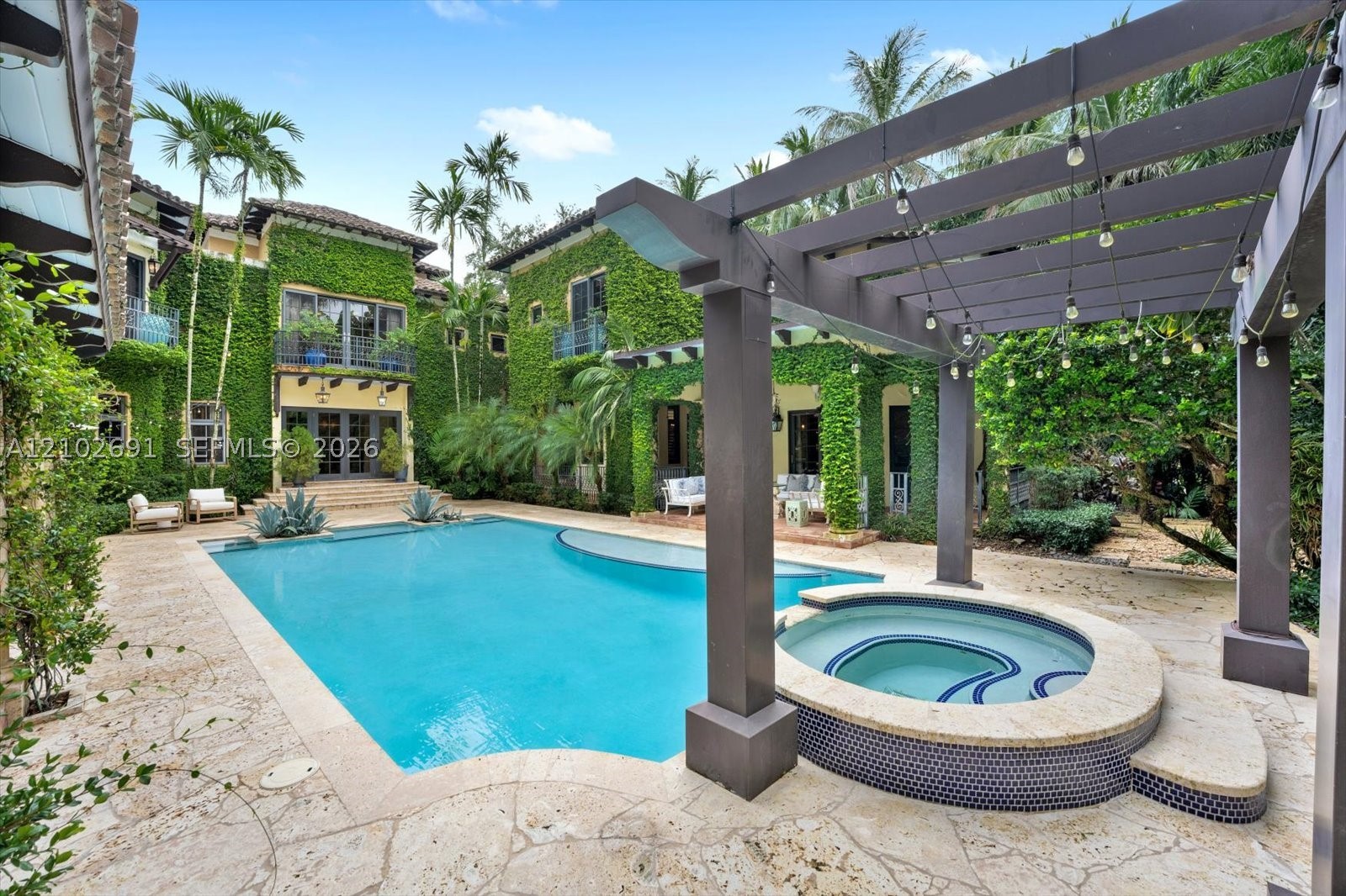 5746 SW 100th St Pinecrest, FL 33156
