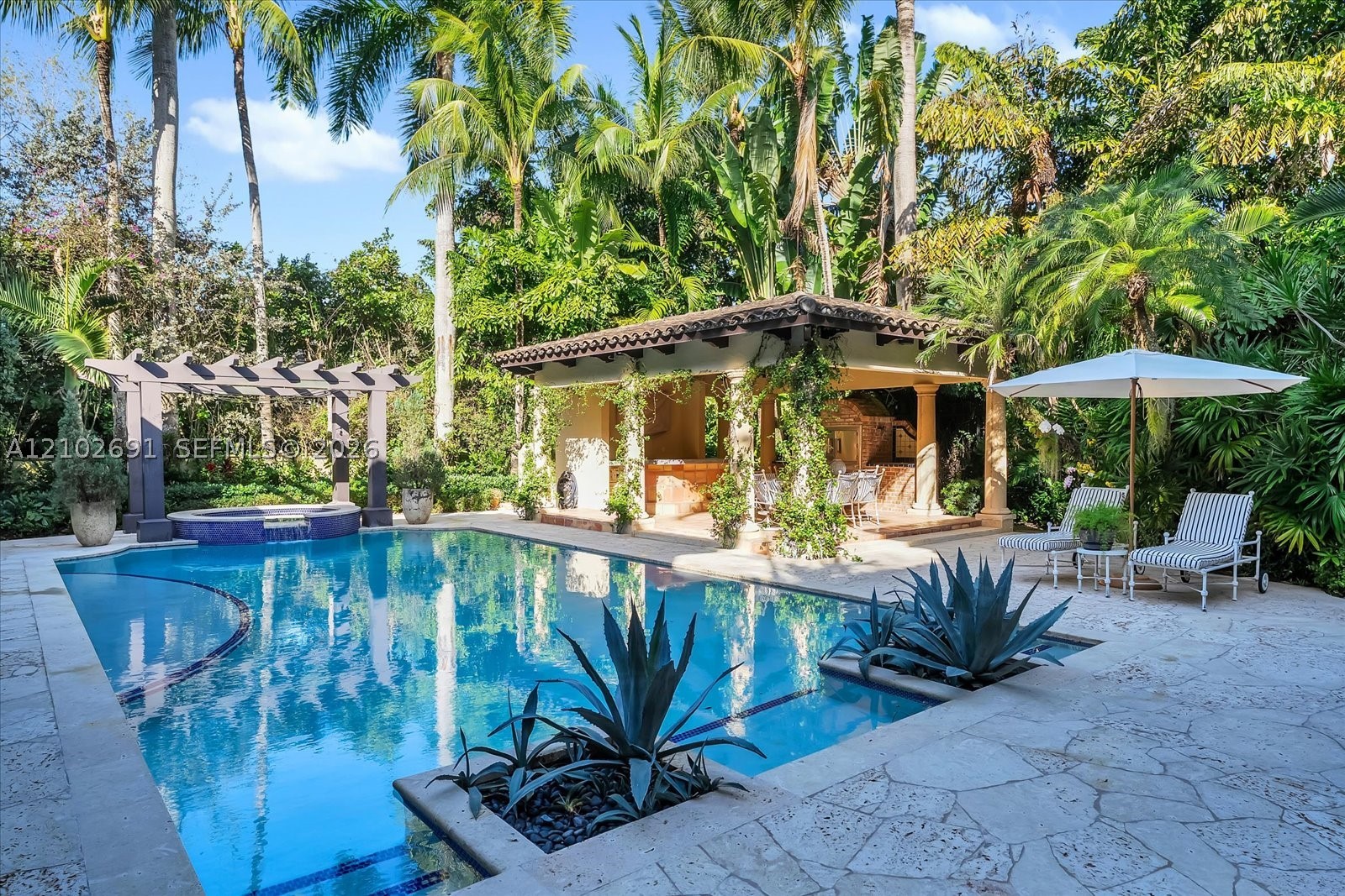 5746 SW 100th St Pinecrest, FL 33156