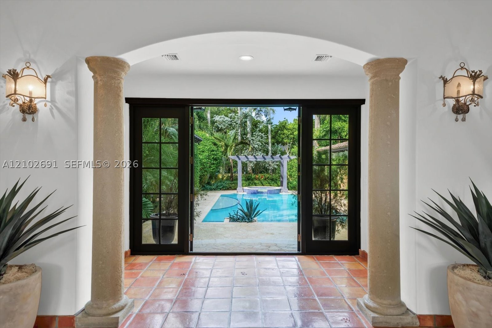 5746 SW 100th St Pinecrest, FL 33156