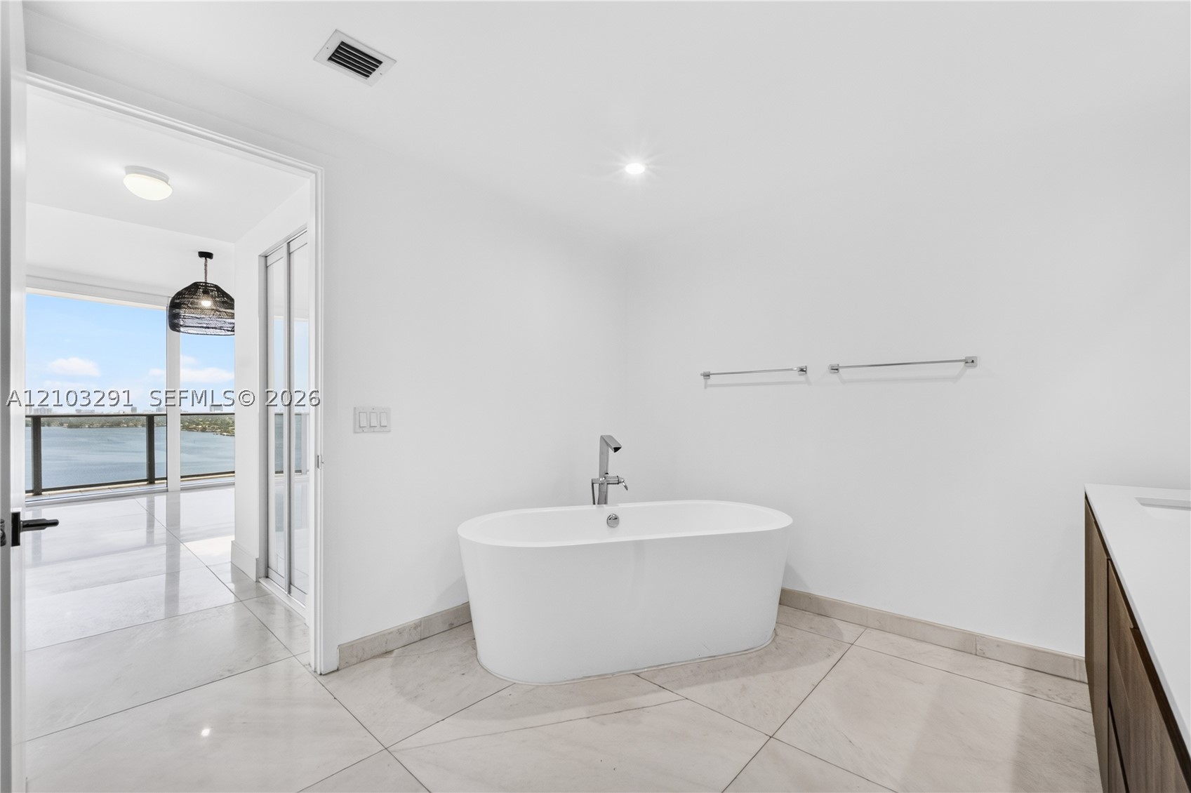 image Aria on the Bay15