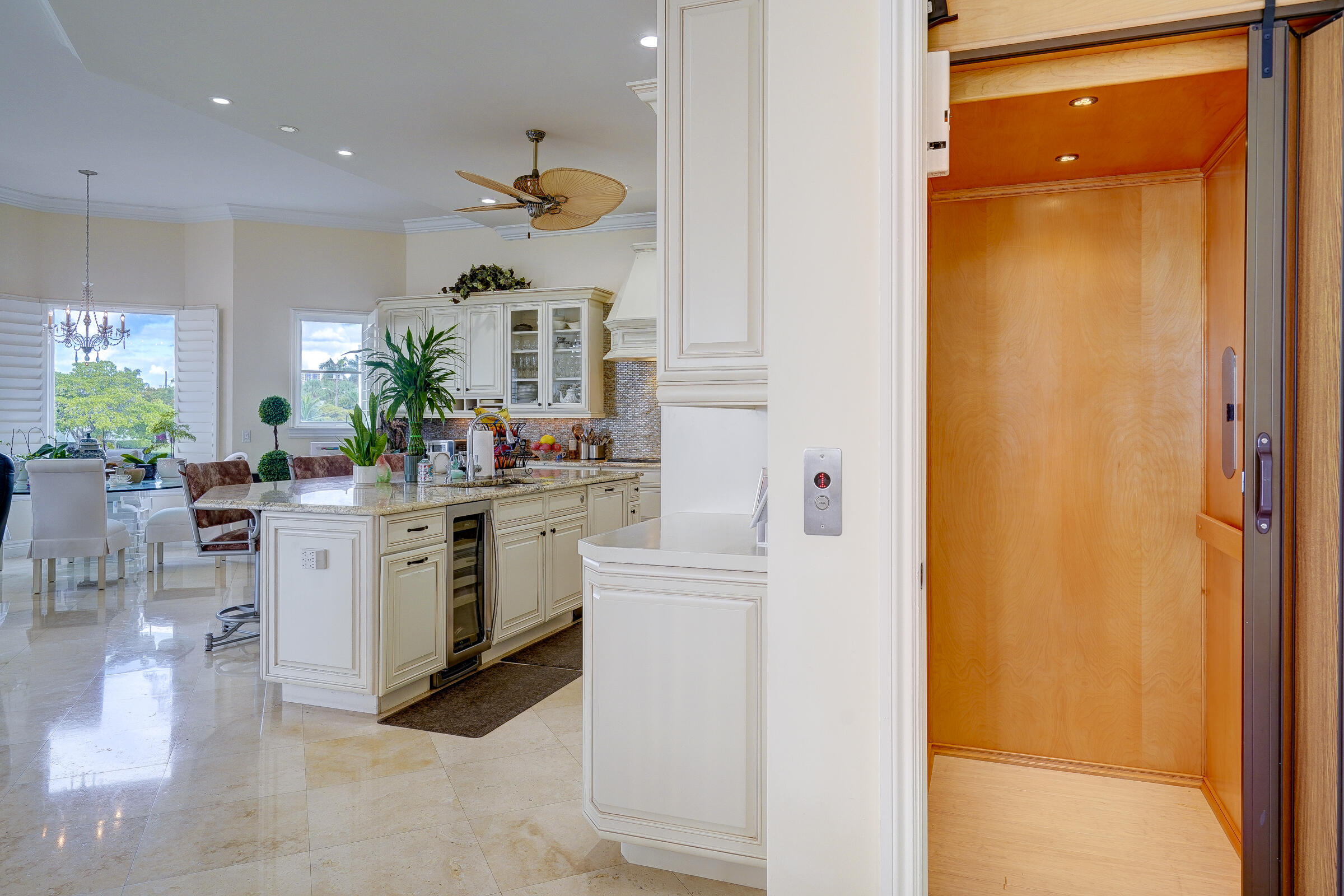 2775 Lake Singer Island, FL 33404