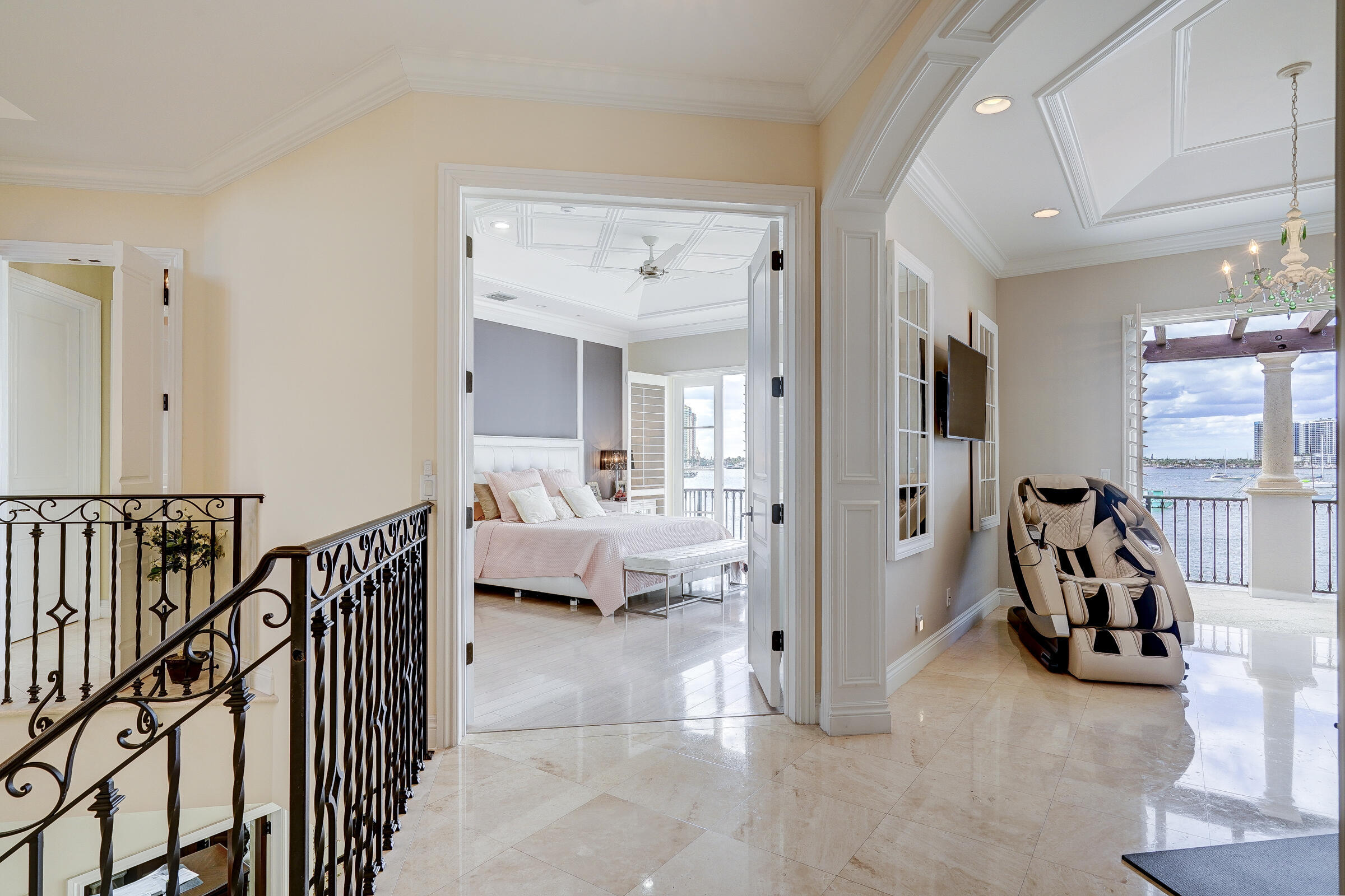 2775 Lake Singer Island, FL 33404