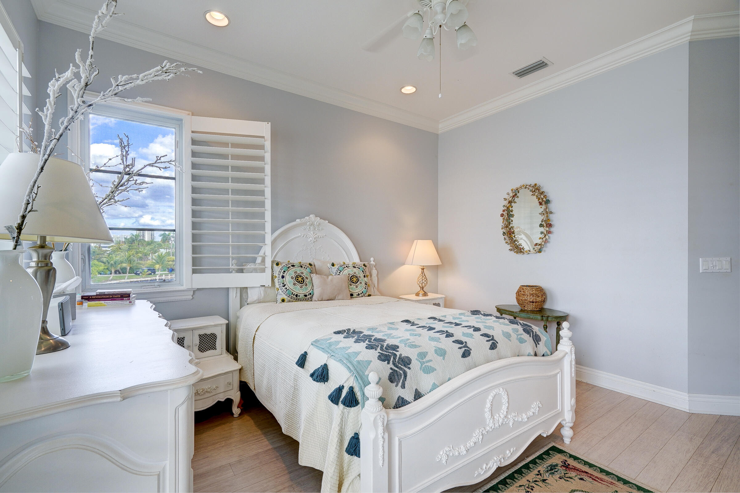 2775 Lake Singer Island, FL 33404