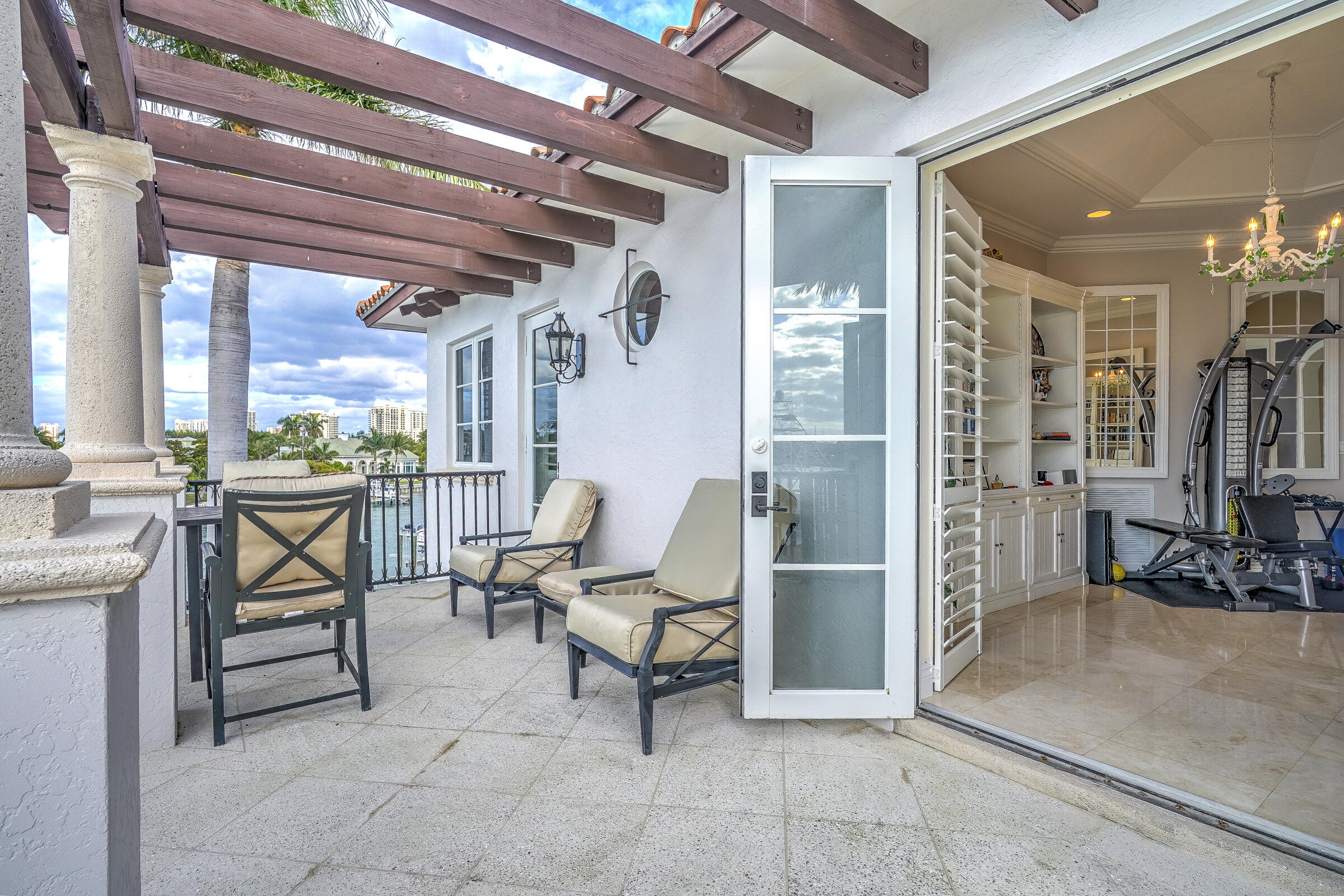 2775 Lake Singer Island, FL 33404