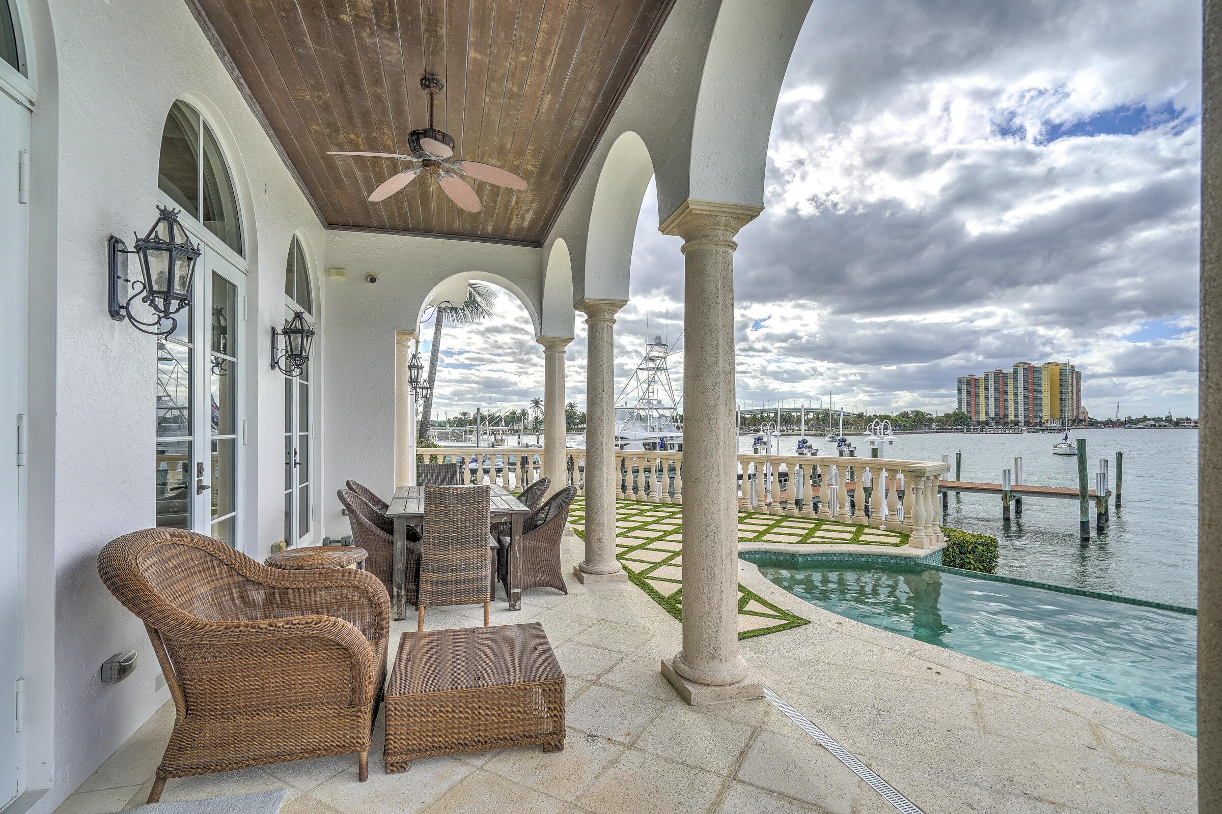 2775 Lake Singer Island, FL 33404