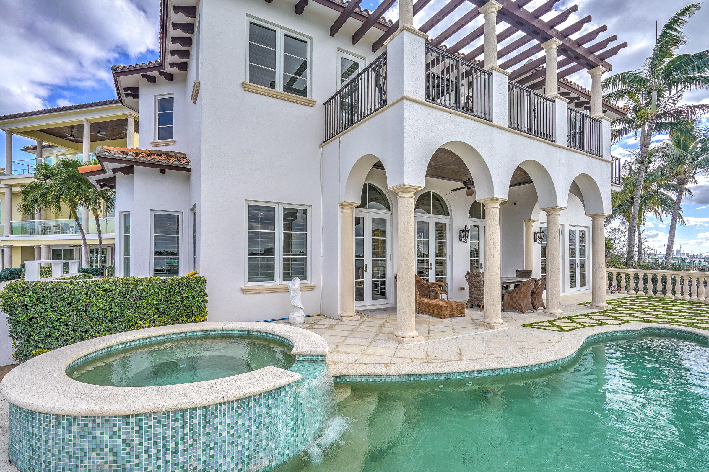 2775 Lake Singer Island, FL 33404