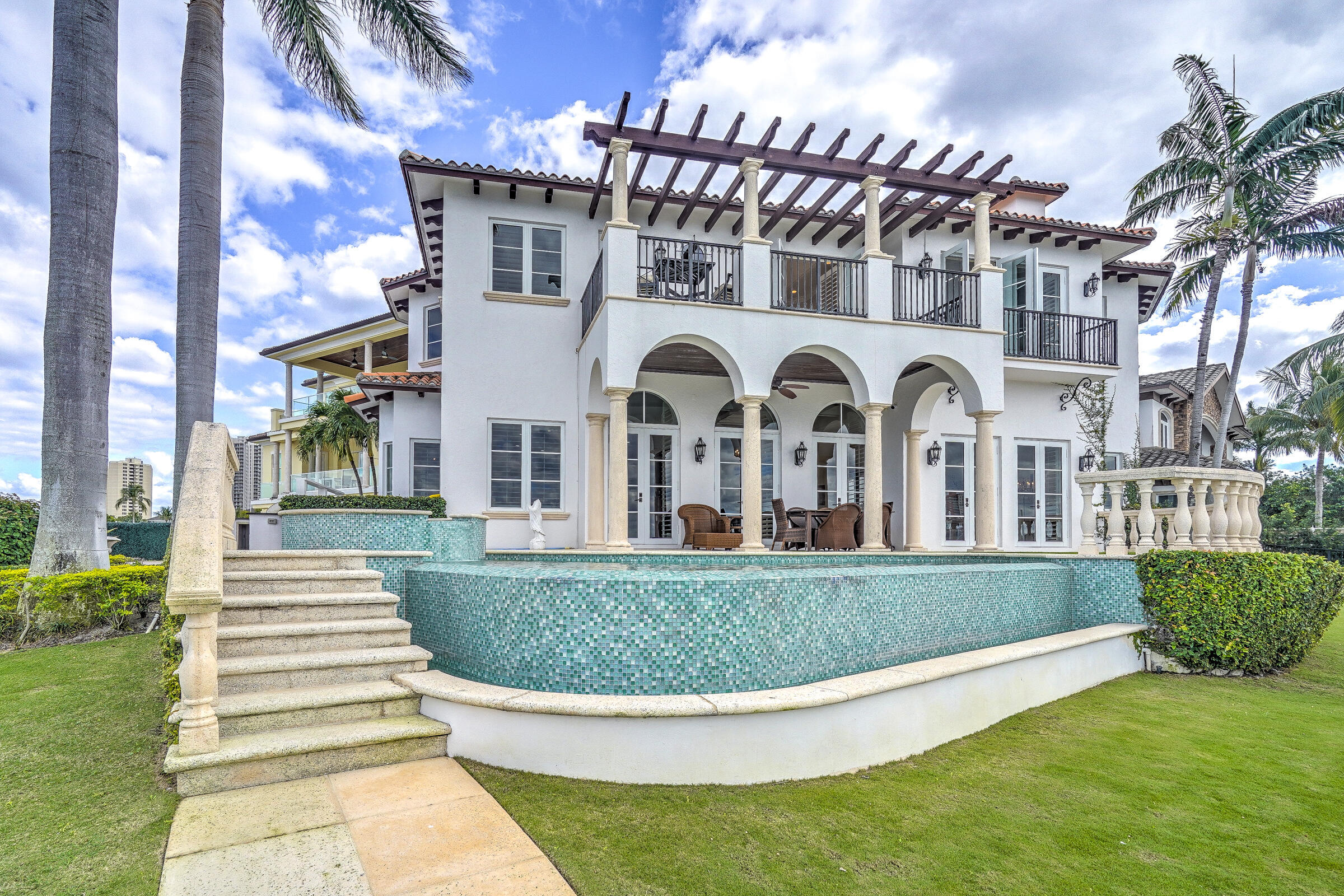 2775 Lake Singer Island, FL 33404