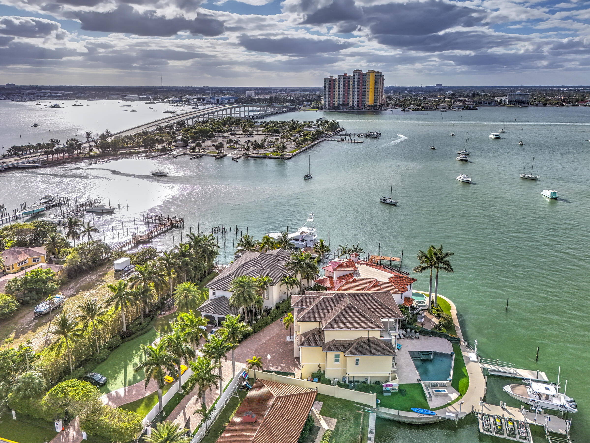 2775 Lake Singer Island, FL 33404