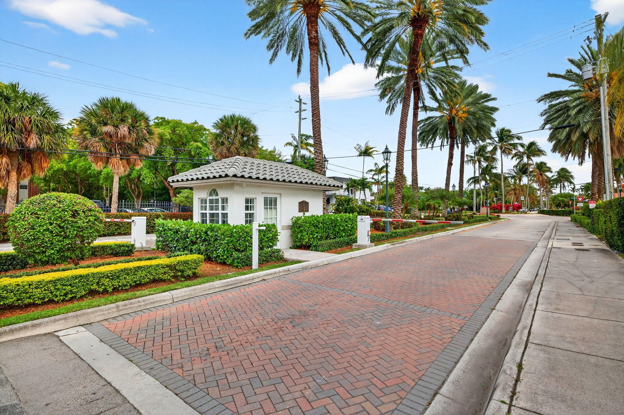 1935 SE 25th Fort Lauderdale, FL 33316