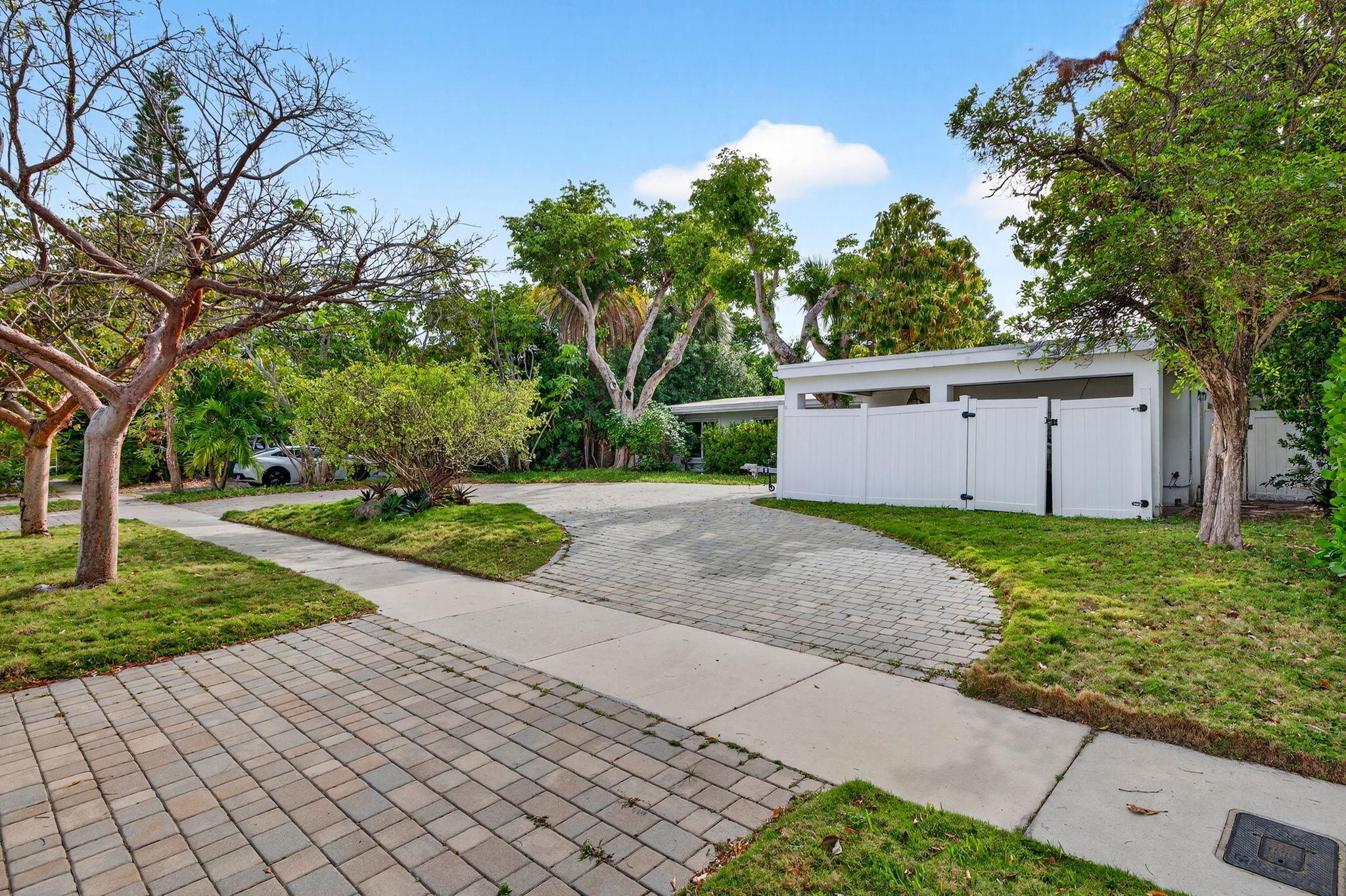 1935 SE 25th Fort Lauderdale, FL 33316