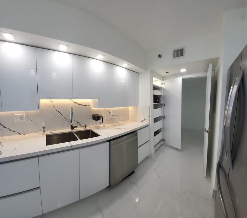 16425 Collins #2514 Sunny Isles Beach, FL 33160