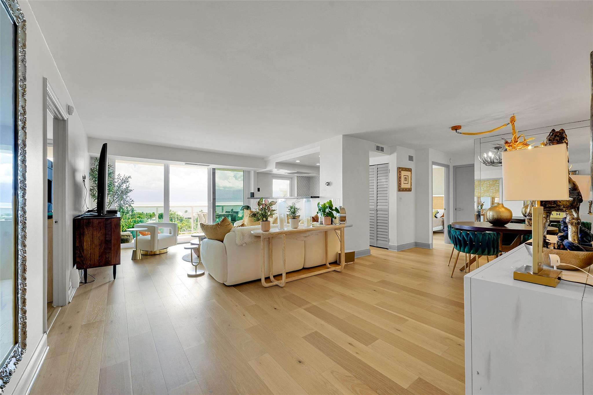 2841 N Ocean #1004