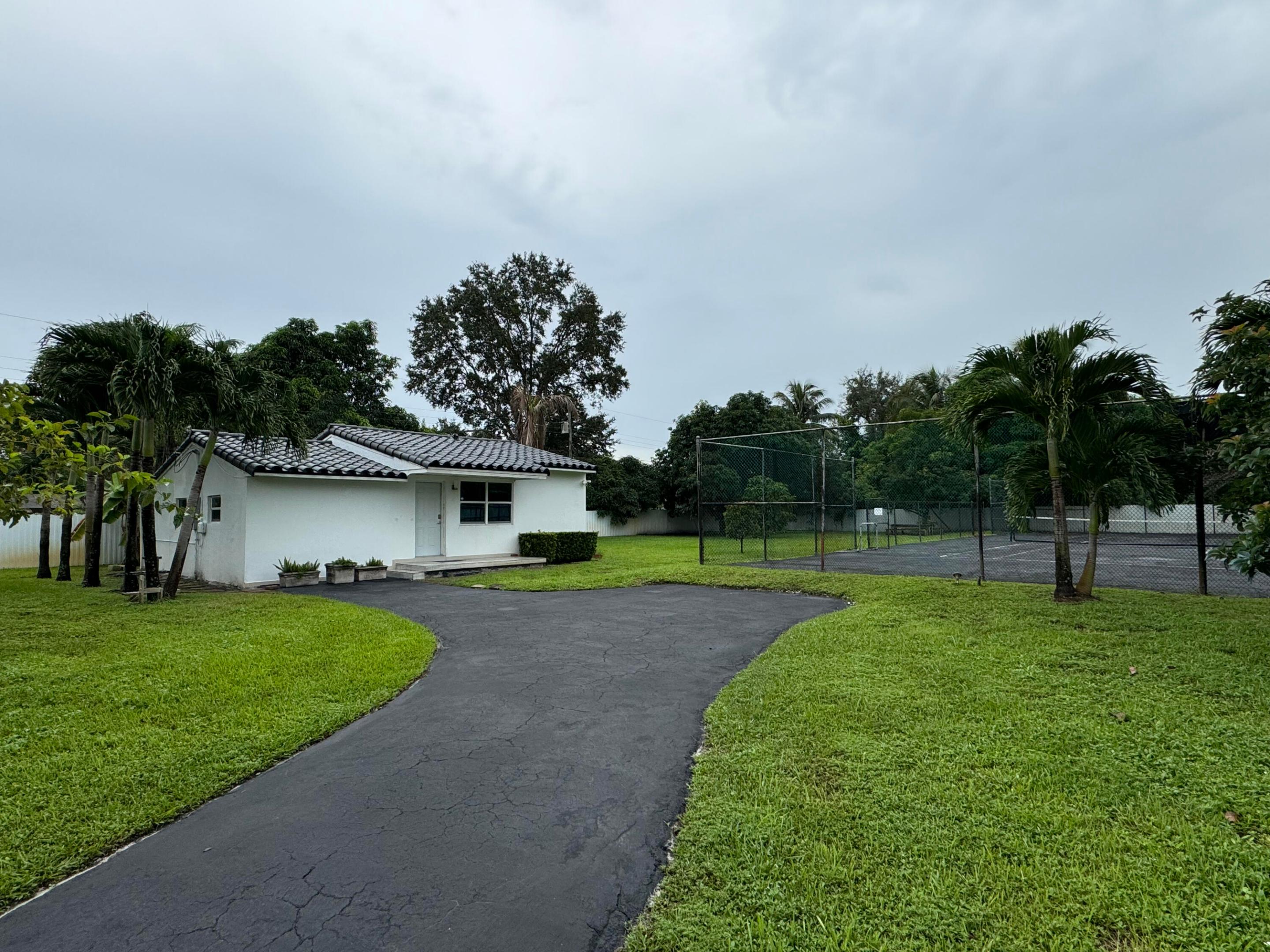 88 NE 154th North Miami Beach, FL 33162