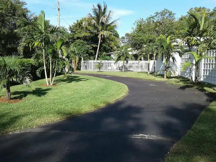 88 NE 154th North Miami Beach, FL 33162