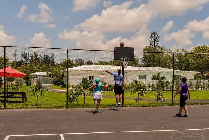 88 NE 154th North Miami Beach, FL 33162