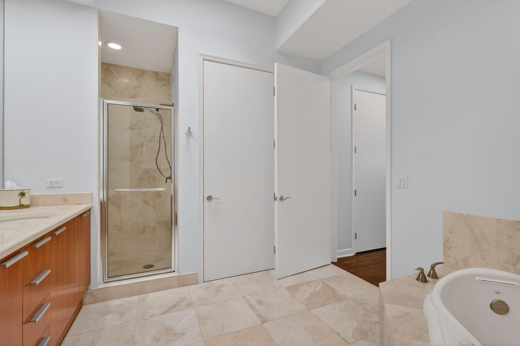 2640 Lake Shr #2608 Riviera Beach, FL 33404