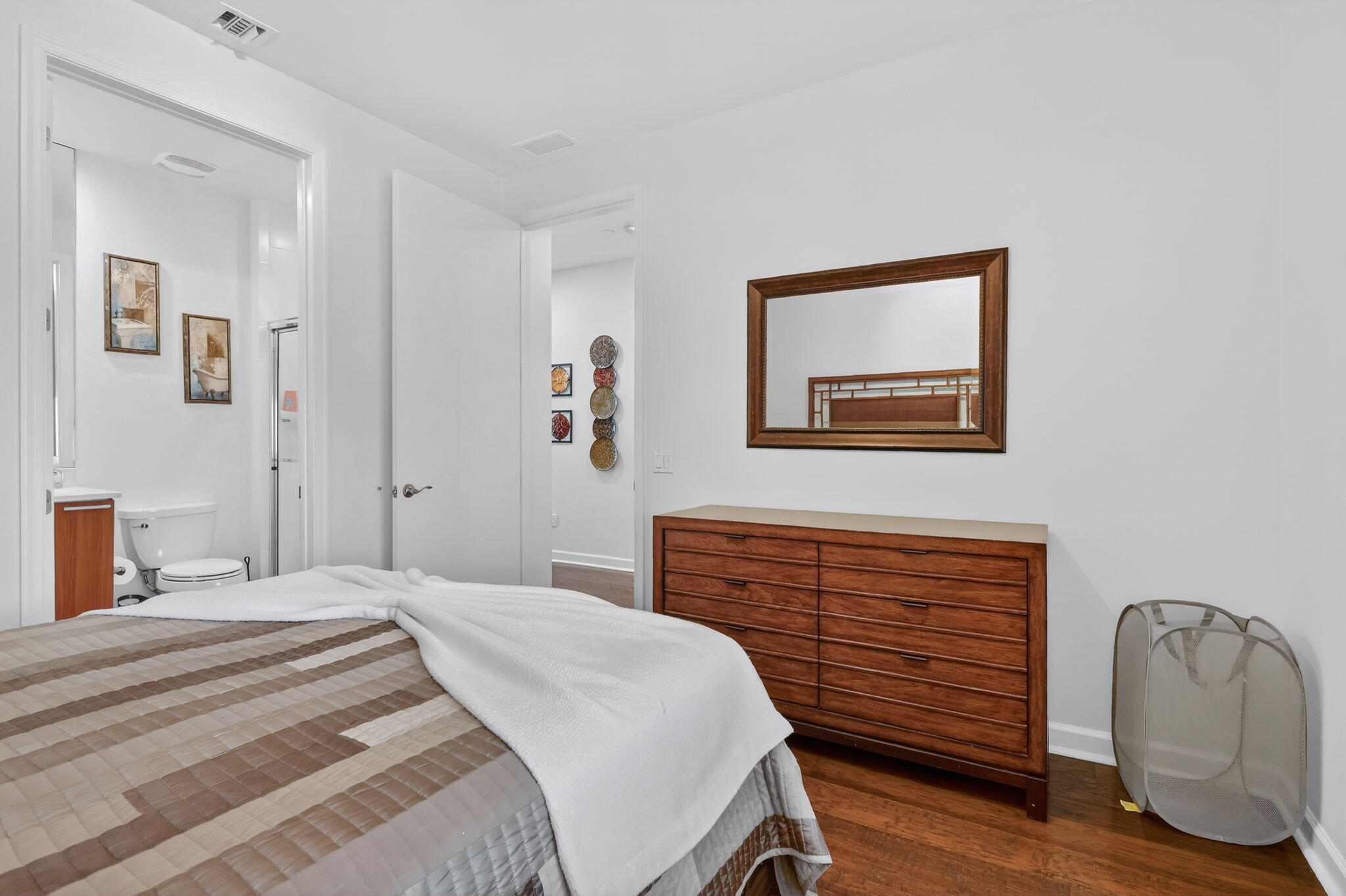 2640 Lake Shr #2608 Riviera Beach, FL 33404