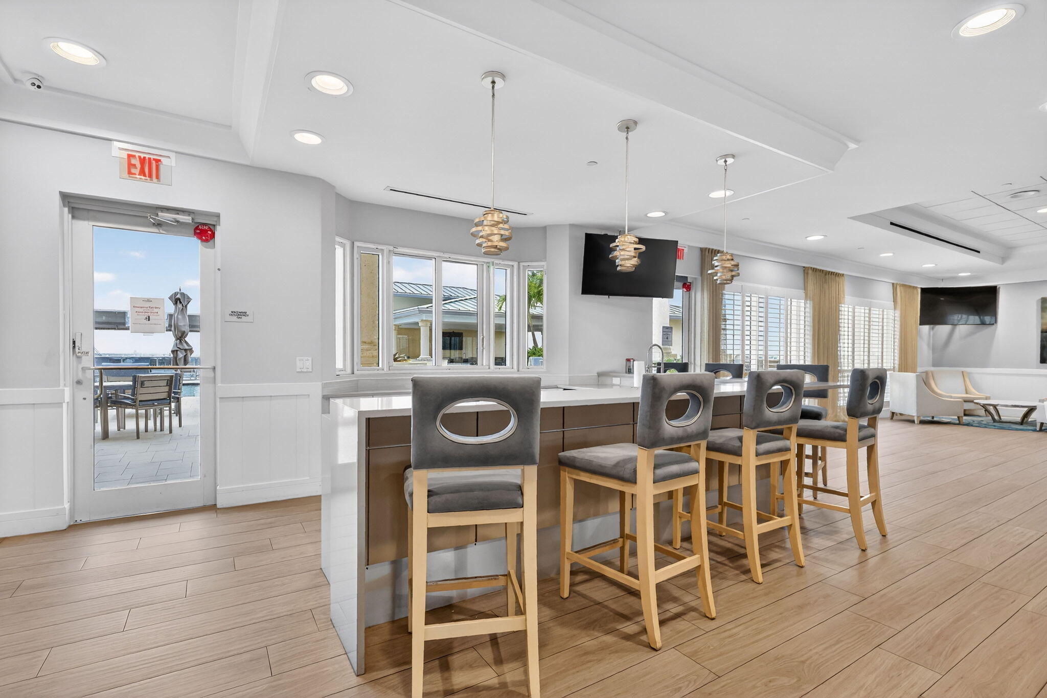 2640 Lake Shr #2608 Riviera Beach, FL 33404