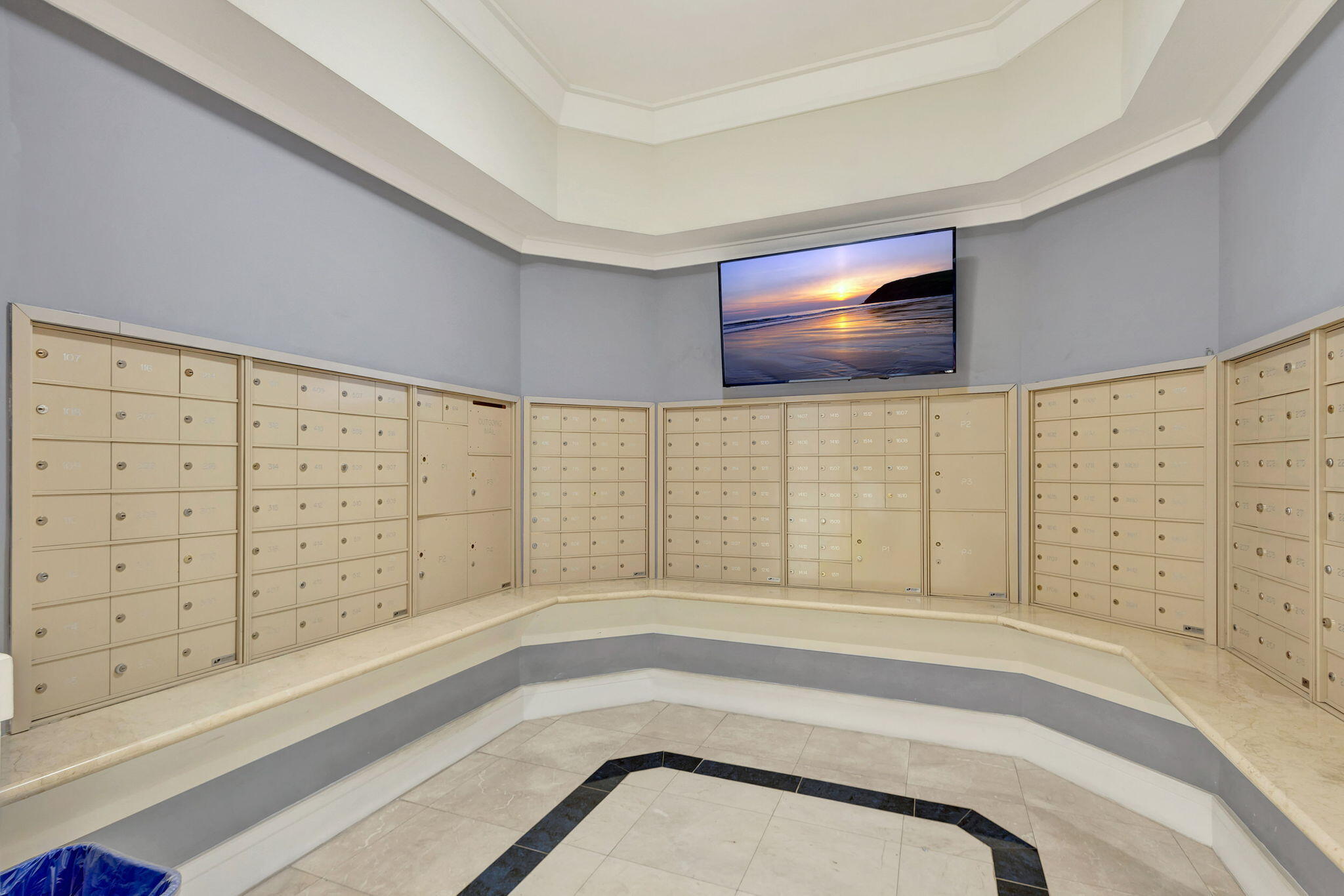 2640 Lake Shr #2608 Riviera Beach, FL 33404