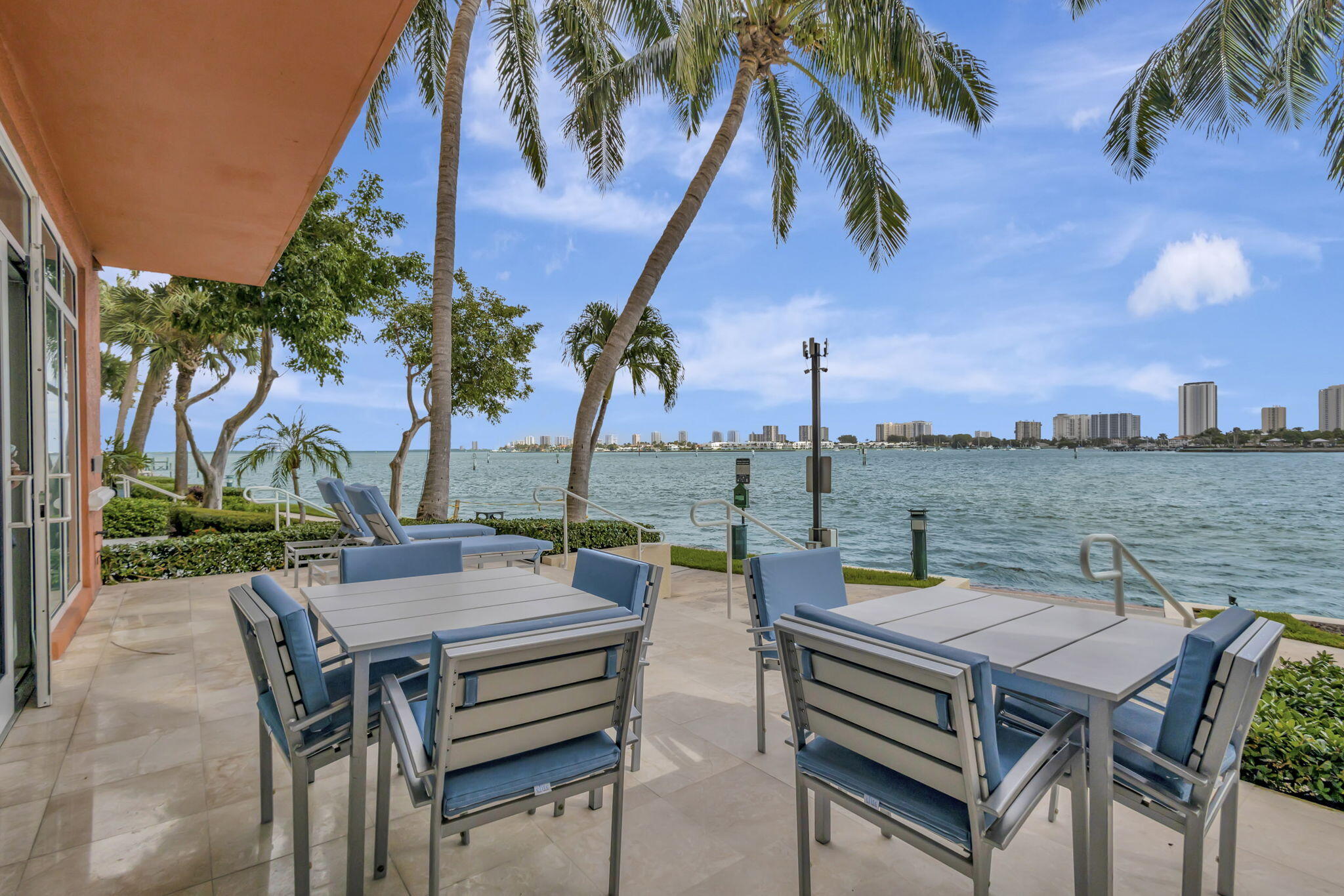 2640 Lake Shr #2608 Riviera Beach, FL 33404